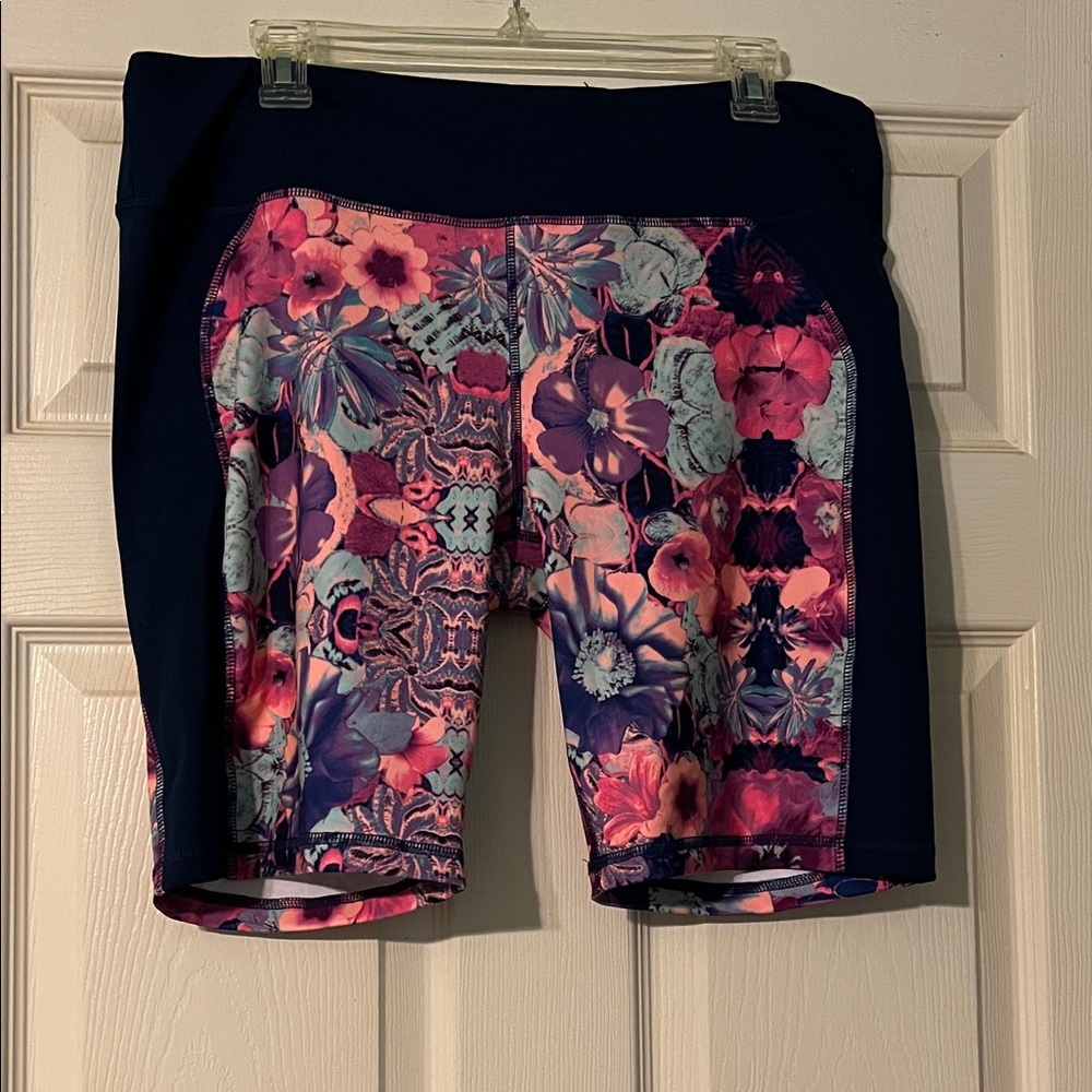 Everlast Women's Athletic Shorts. Size XL. No wear.